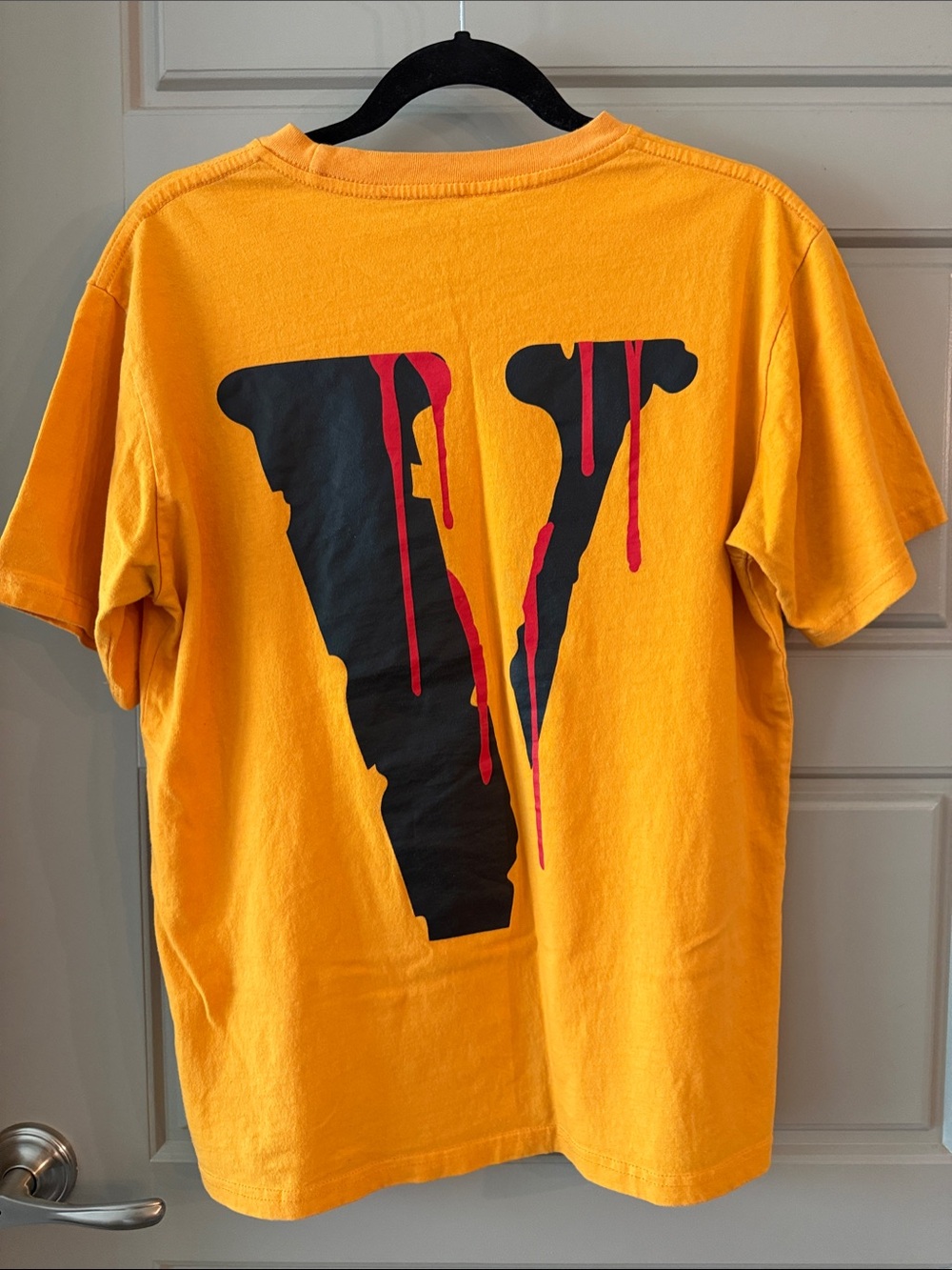 VLONE Friends Tee - Picture 2 of 4